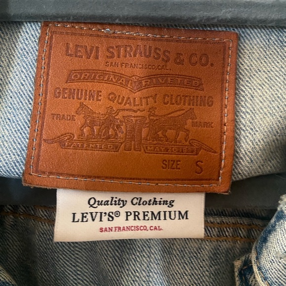 Levi’s Boyfriend Jean Jacket - Picture 2 of 4